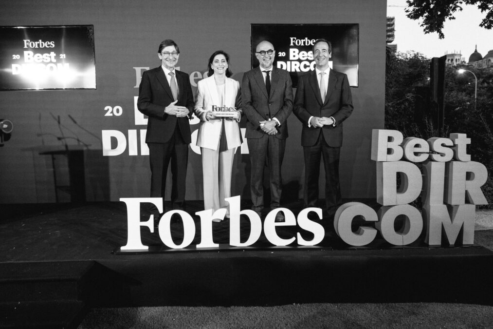 Mª Luisa Martínez Gistau CaixaBank Premio Forbes Best Dircom 2021