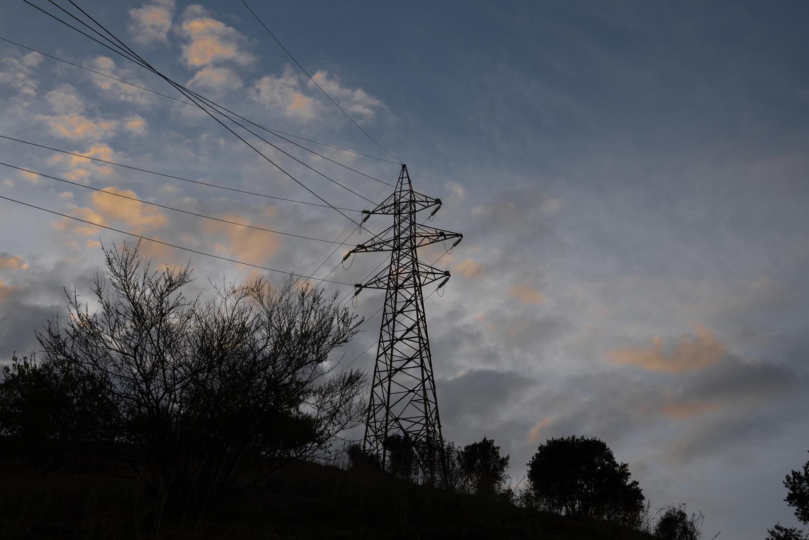 El Precio Medio De La Luz Cierra En Euros Mhw Un Menos