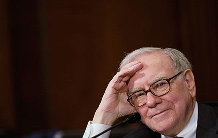 Warren Buffett no quiere a Donald Trump… pero sus empresas sí