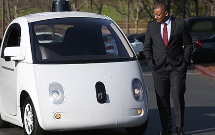 Google contrata pasajeros para su coche sin conductor