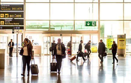 ¿Cuándo debes comprar un billete de avión para viajar barato?