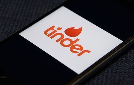 La nueva versión de Tinder le echa un cable a ricos y famosos