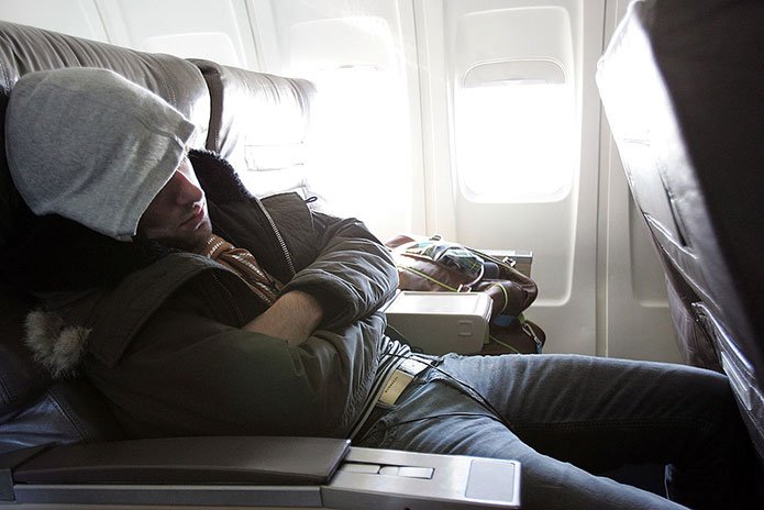 10 consejos para dormir en un avión