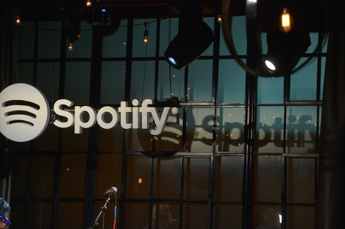 Spotify renueva su asociación con Warner Music