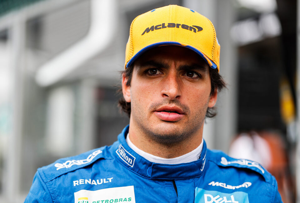 Carlos Sainz Jr ficha por Ferrari