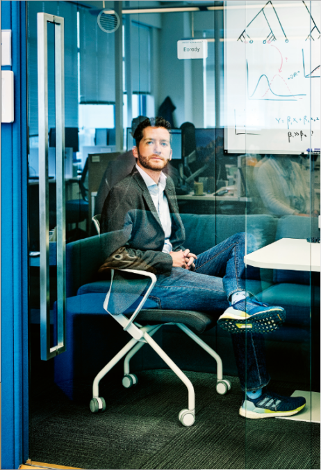 Mark Smith, cofundador de Finch Therapeutics en las oficinas de la empresa en Somerville