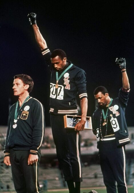 Tommie Smith, John Carlos y Peter Norman en el podio. México 68.