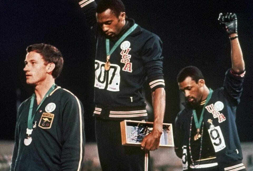 Tommie Smith, John Carlos y Peter Norman en el podio. México 68.