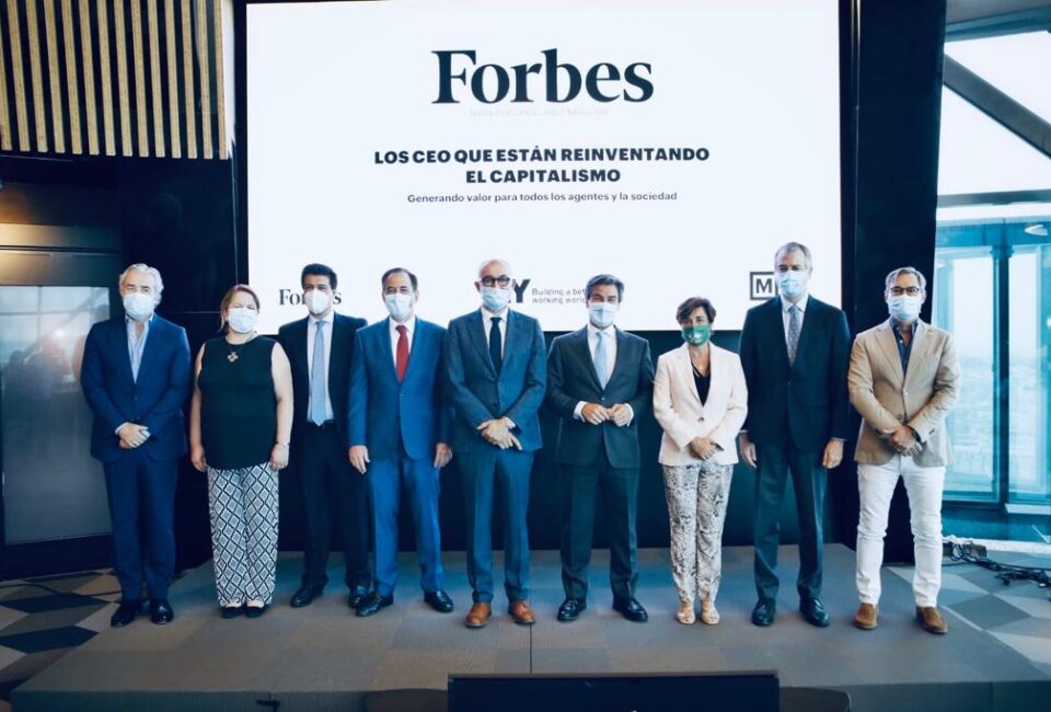 (De izq. a drch.) Iñaki Ereño, CEO de Sanitas; Cecilia Boned, presidenta de BNP Paribas; Ismael Clemente, CEO de Merlin Properties; Antonio Huertas, presidente de Mapfre; Andrés Rodríguez, presidente y editor de Forbes España; Federico Linares, presidente de EY España; Ángeles Santamaría, CEO de Iberdrola; Rafael Martín de Bustamante, CEO de Elecnor; Jaume Miquel, presidente de Tendam (Cortefiel)