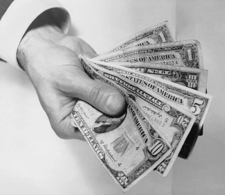 “Cobradnos impuestos. La humanidad es más importante que nuestro dinero”