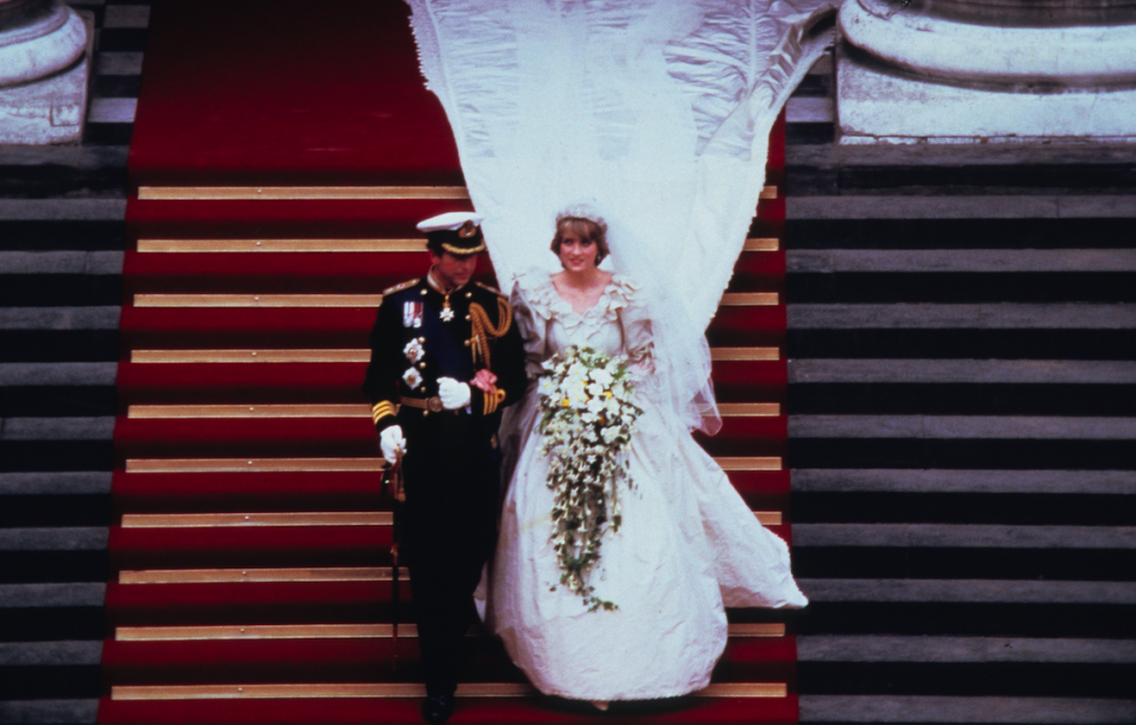 Lady Di y el príncipe de Gales el día de su boda