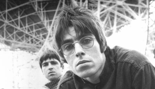 Noel y Liam Gallagher. Foto original: Steve Double