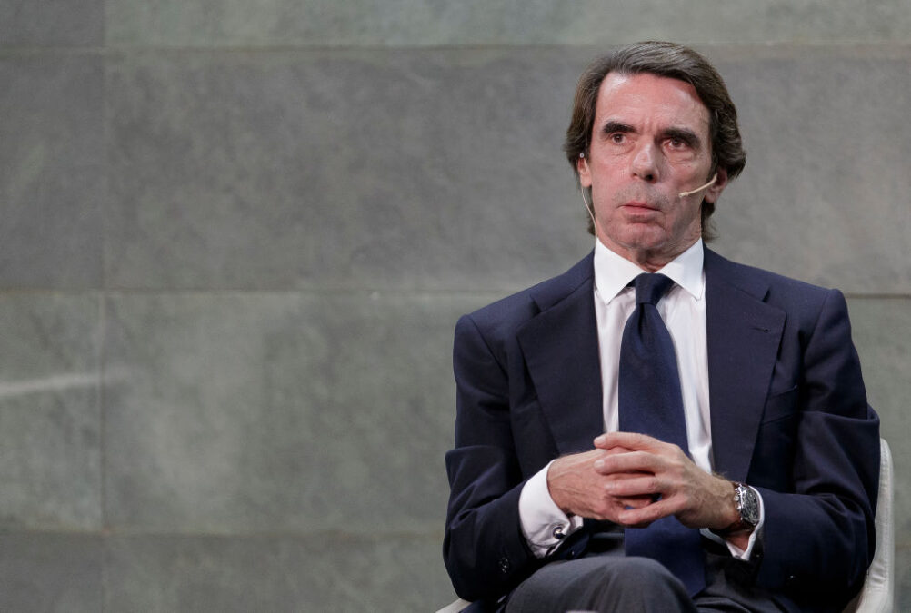 El ‘status’ del lunes: Aznar y un bigote para siempre