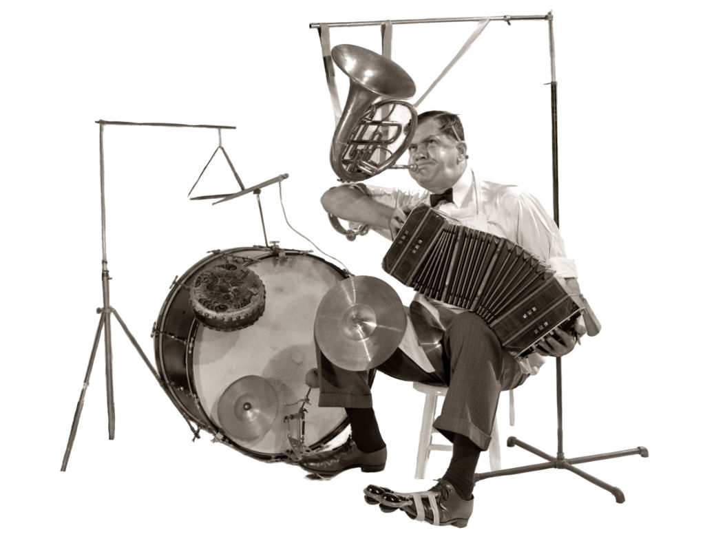 Un hombre toca varios instrumentos a la vez. Foto: H. Armstrong Roberts/ClassicStock/Getty Images