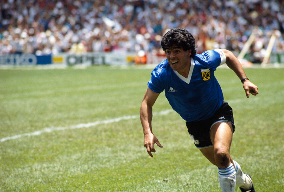 Diego Maradona celebrando su segundo gol contra Inglaterra en el mundial de 1986. Foto: Jean-Yves Ruszniewski/Getty Images