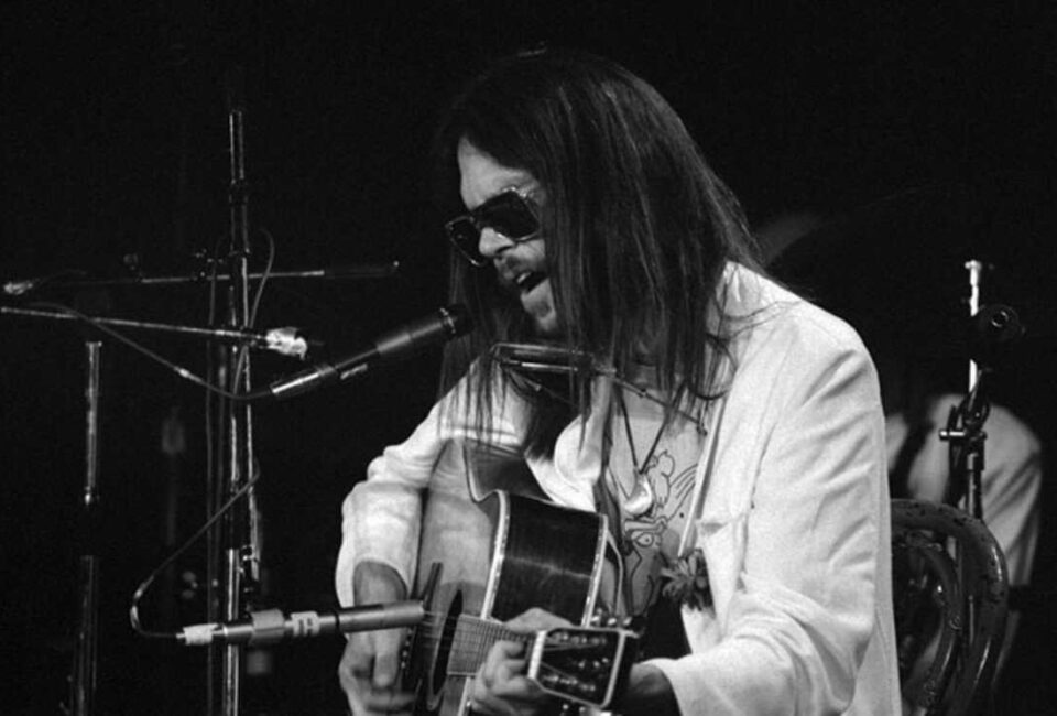 Neil Young vende los derechos de sus canciones por 122 millones de euros