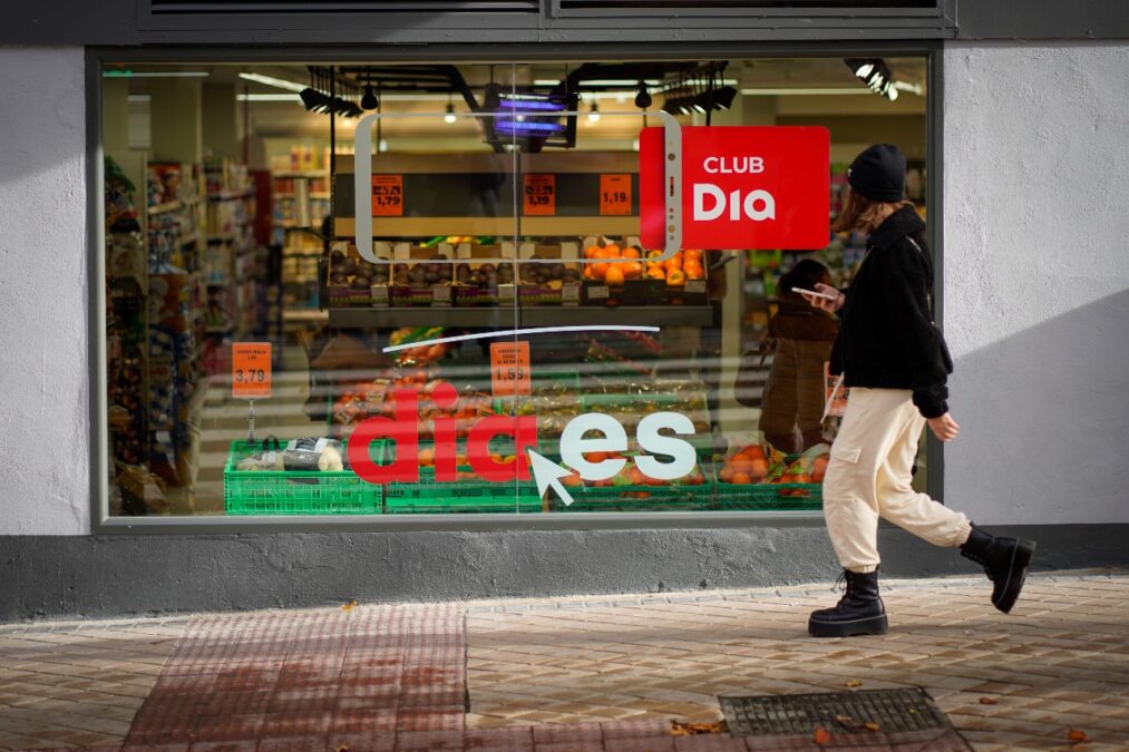 Fachada de una tienda DIA.