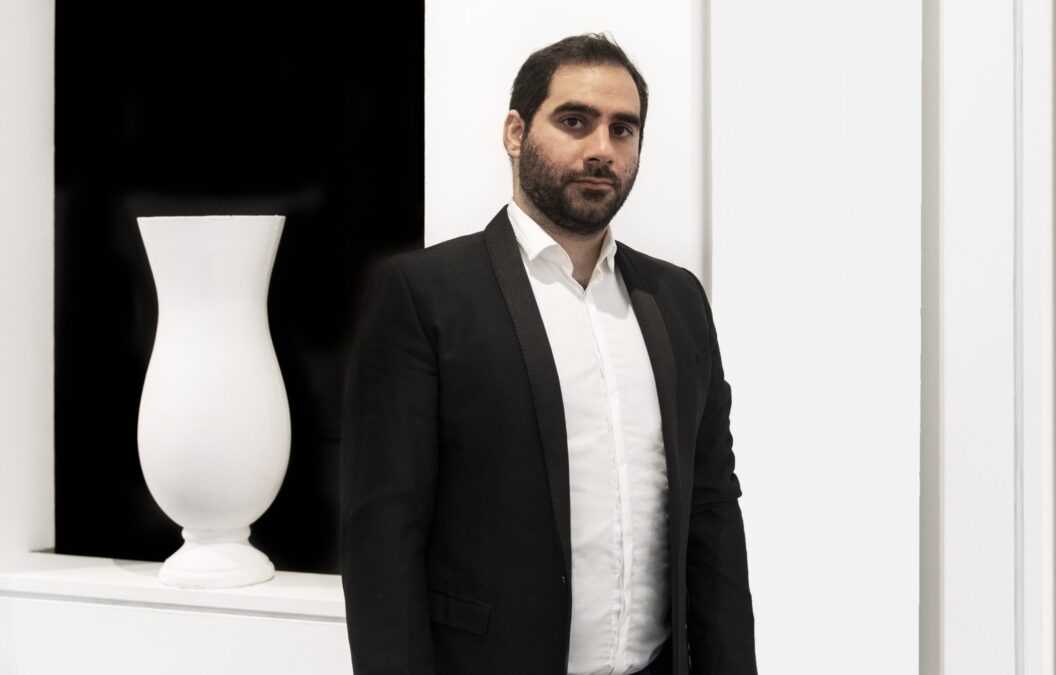 Badr El Jundi, coleccionista y galerista de la galería Badr El Jundi