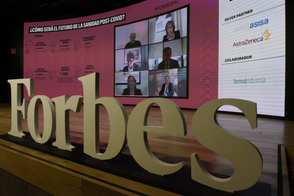 Roger Villarino, socio de Deloitte; Humberto Arnes, director general de FarmaIndustria; Margarita Alfonsel, secretaria general de Fenin; Marta Villanueva, directora Fundación IDIS; Rafael Bengoa, codirector de The Institute for Health and Strategy (SI-Health) y exconsejero de Sanidad del País Vasco; y Jesús Aguilar, presidente del Consejo General de Colegios Oficiales de Farmacéuticos