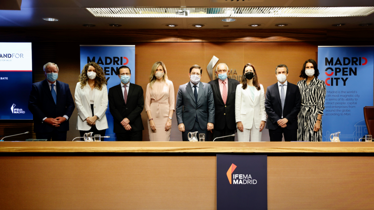 (De izq. a drch.) Clemente González Soler, presidente del Grupo Alibérico; Patricia Arias, Socia Fundadora de BrandFor; Javier Fernández-Lasquetty, Consejero de Economía y Hacienda de la Comunidad de Madrid; Marlen Estévez, Socia de Roca Junyent y Presidenta de Women in a legal World; Manuel Muñiz, Secretario de Estado de la España Global; Gerardo Seeliger, CEO de Madrid Open City; Susana Rodríguez, CCO de Savills Aguirre Newman; Santiago Saura, Concejal de Internacionalización del Ayuntamiento de Madrid; y Lucía Egea, CEO de Contenedor Blanco, II Conferencia MOC “Leading Voices for Madrid”