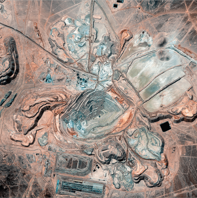 La mina de cobre Escondida, en el desierto de Atacama de Chile, propiedad de varias compañías internacionales. Los vehículos eléctricos contienen casi tres veces más cobre que los de combustión. Foto: Getty Images