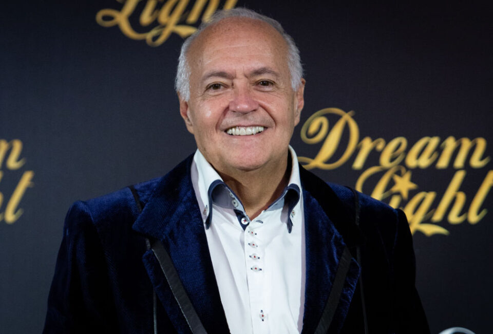 El productor y director español José Luis Moreno asiste al photocall de su serie 'Resplandor y tinieblas' ('Glow and Darkness')' en el hotel The Westin Palace de Madrid el 26 de octubre de 2020. Foto: Pablo Cuadra/WireImage (Getty Images)