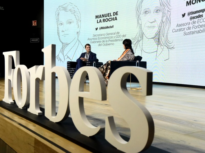 Manuel de la Rocha, secretario General de Asuntos Económicos y G20 del Gabinete de la Presidencia del Gobierno, conversa con Cristina Monge, asesora de ECODES y Curator de Forbes Summit Sustainability.