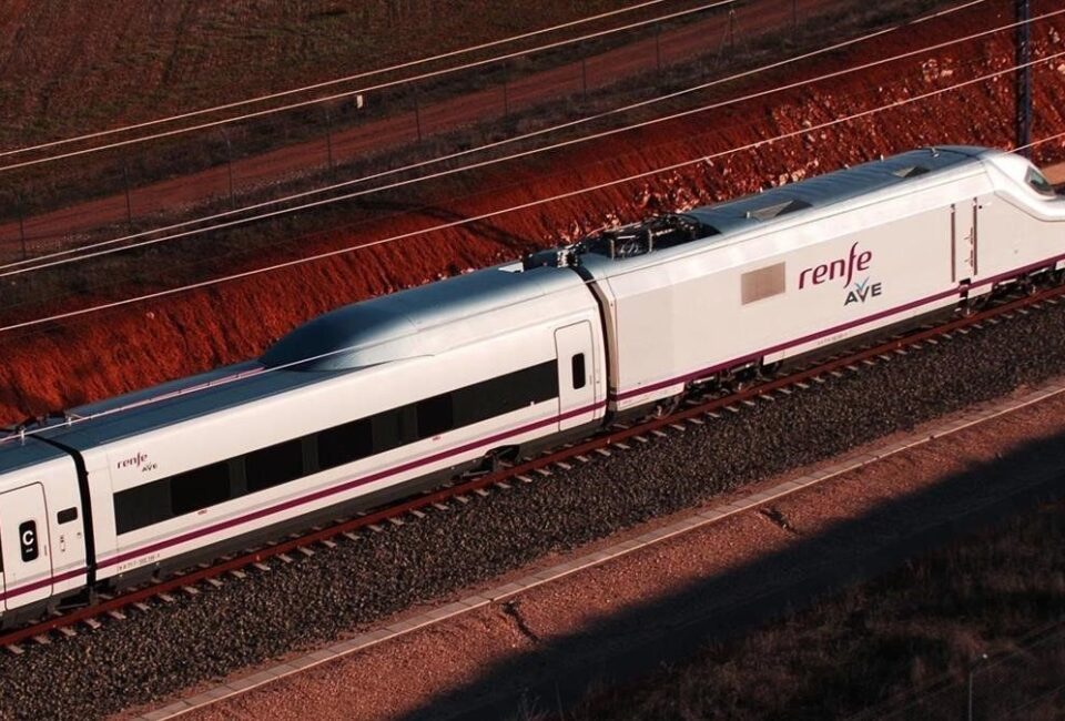 Renfe se apunta al «Hazme un bizum» para la compra de billetes de AVE, Avlo y larga distancia