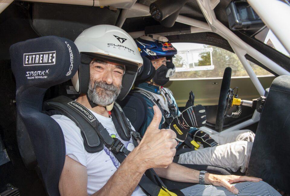 De 0 a 100 en cuatro segundos: la espectacular sensación de correr en un coche de carreras eléctrico