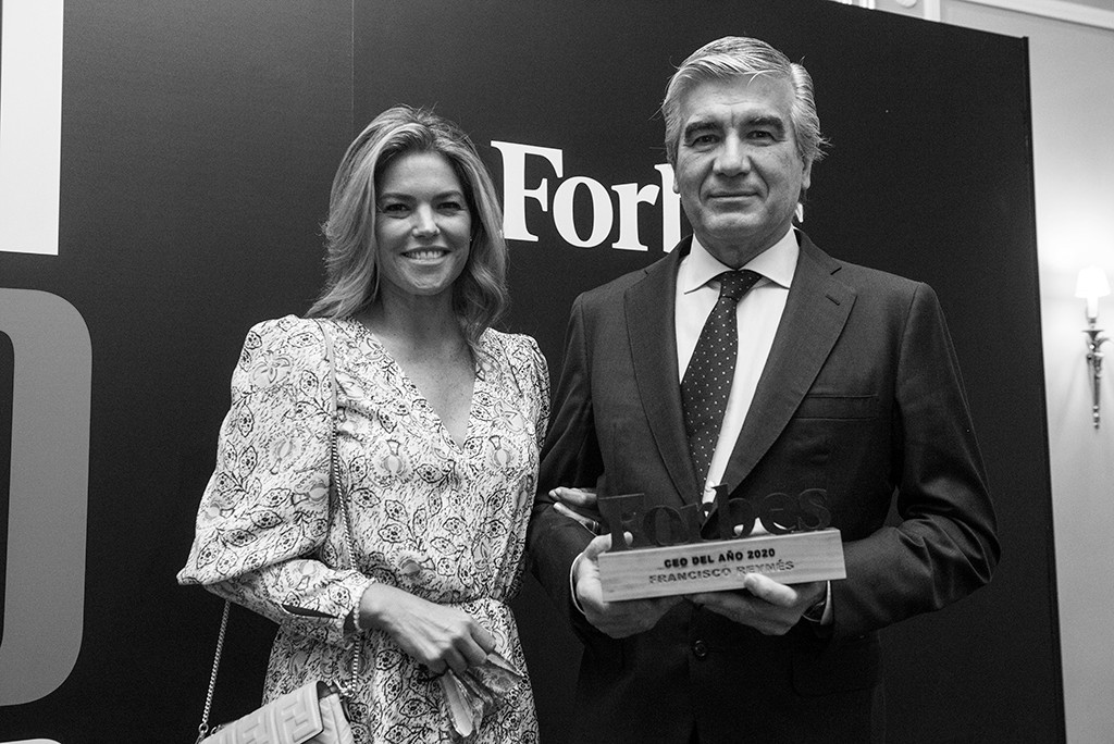 Francisco Reynés, Presidente de Naturgy, junto a su esposa, Cristina Valls-Taberner. Foto: Luis Camacho