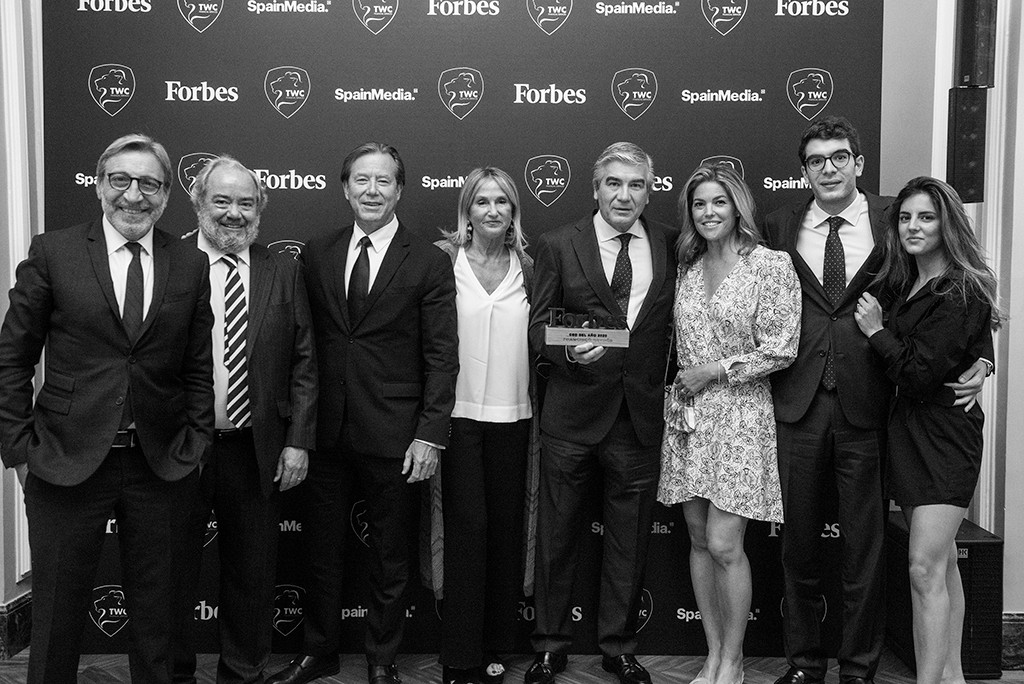 Francisco Reynés, Presidente y CEO de Naturgy, recogió el Premio Mejor CEO 2020 acompañado por su familia. Foto: Luis Camacho