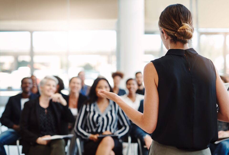 ¿Cómo sería el mercado laboral liderado por mujeres?