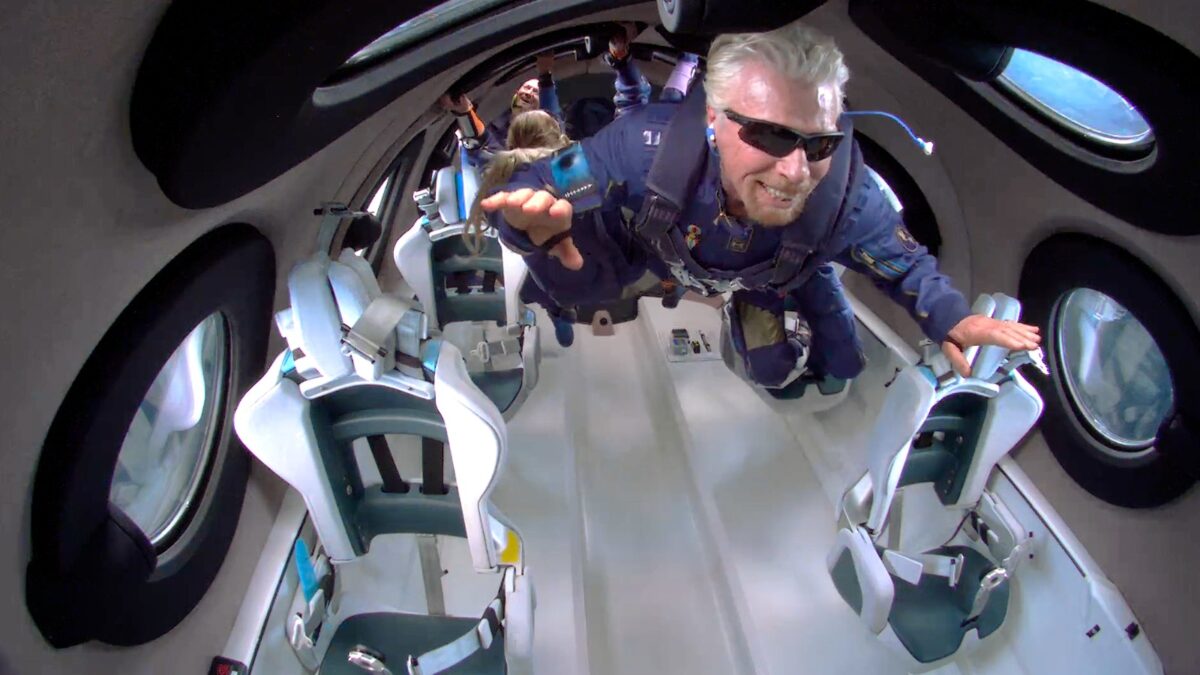 Richard Branson, fundador de Virgin Group, viaja al espacio en su propia nave