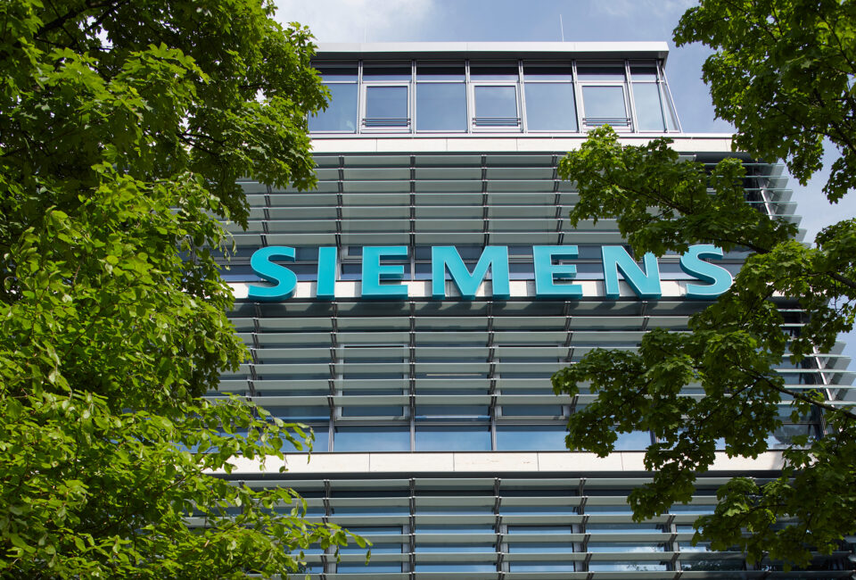 Siemens gana un 79,5% menos en sus primeros nueve meses por el impacto de Rusia y Siemens Energy