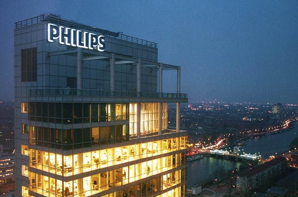 Philips dispara beneficios, pero rebaja previsiones por problemas de suministro y reemplazo de respiradores