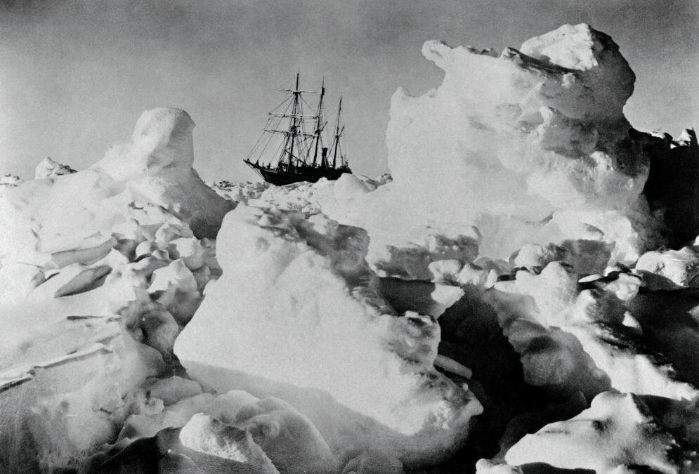 El Endurance, de la expedición de Ernest Shackleton, atrapado. © Frank Hurley (1915).