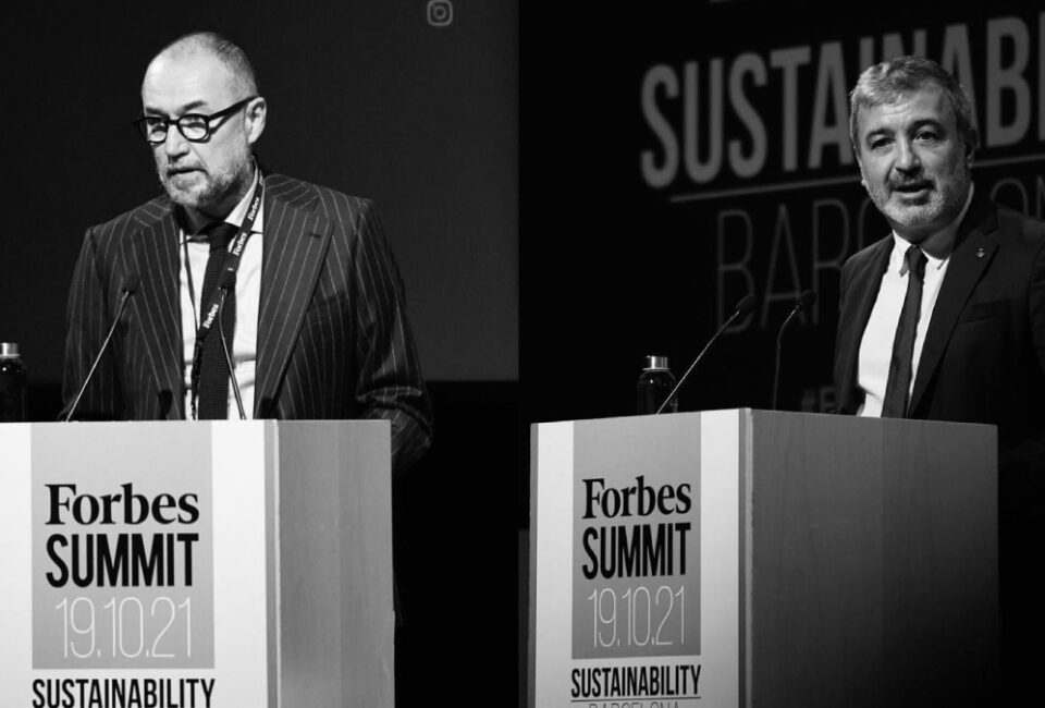 Andrés Rodríguez, presidente de SpainMedia y editor de Forbes España (izq.), y Jaume Collboni, primer teniente de alcalde del Ayuntamiento de Barcelona (drch.), durante sus intervenciones en el primer FORBES Summit Sustainability Barcelona 2021. (Foto: Joan Mateu Parra)