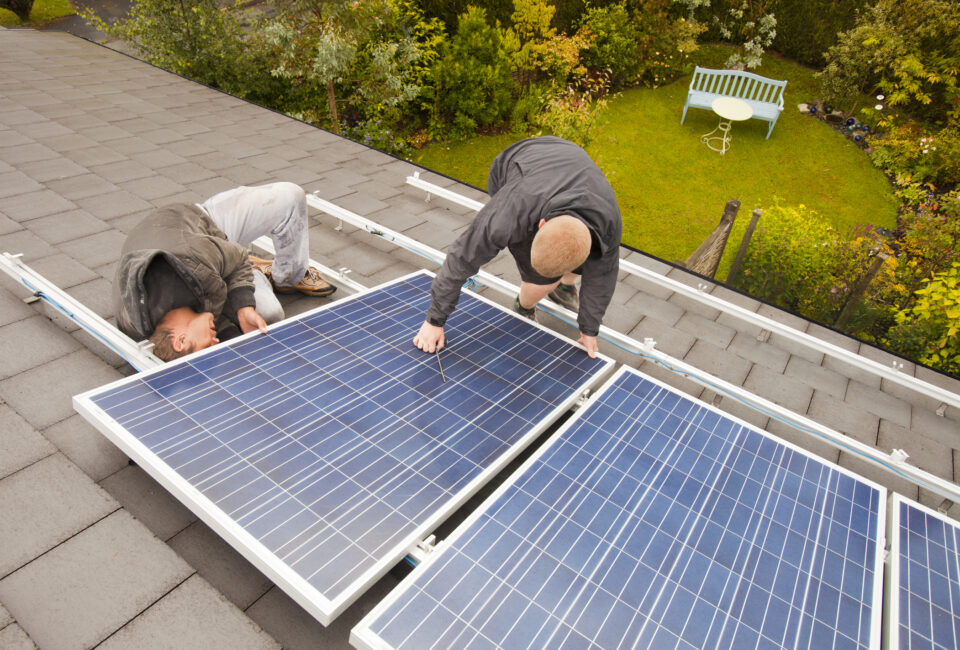 ¿Compensa instalar paneles solares? Todo lo que debes saber sobre las ayudas y las tarifas