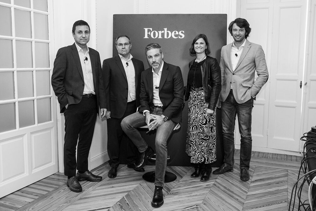 (De izq. a drch.) Santiago Pastor, director de TIC de Sacyr; Alfredo García López, CIO de FCC; Noel Bravo, director de Servicios Cloud y Alianzas de Kyndryl; Laura Garrido, CTO de Ferrovial; y Pablo Caño, consejero de Transformación Digital de FORBES España. (Foto: Luis Camacho)