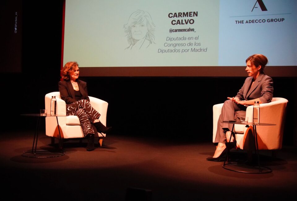 Carmen Calvo, diputada en el Congreso de los Diputados por Madrid, ha charlado con la periodista y escritora Sandra Barneda, curator de Forbes Power Summit Women 2021. (Foto: Joan Mateu Parra)