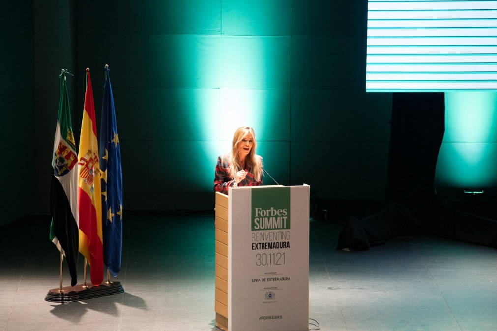 La periodista Rocío Delgado ha sido la conductora de la primera edición de FORBES Summit Reinventing Extremadura. (Foto: Andrés Rodríguez)