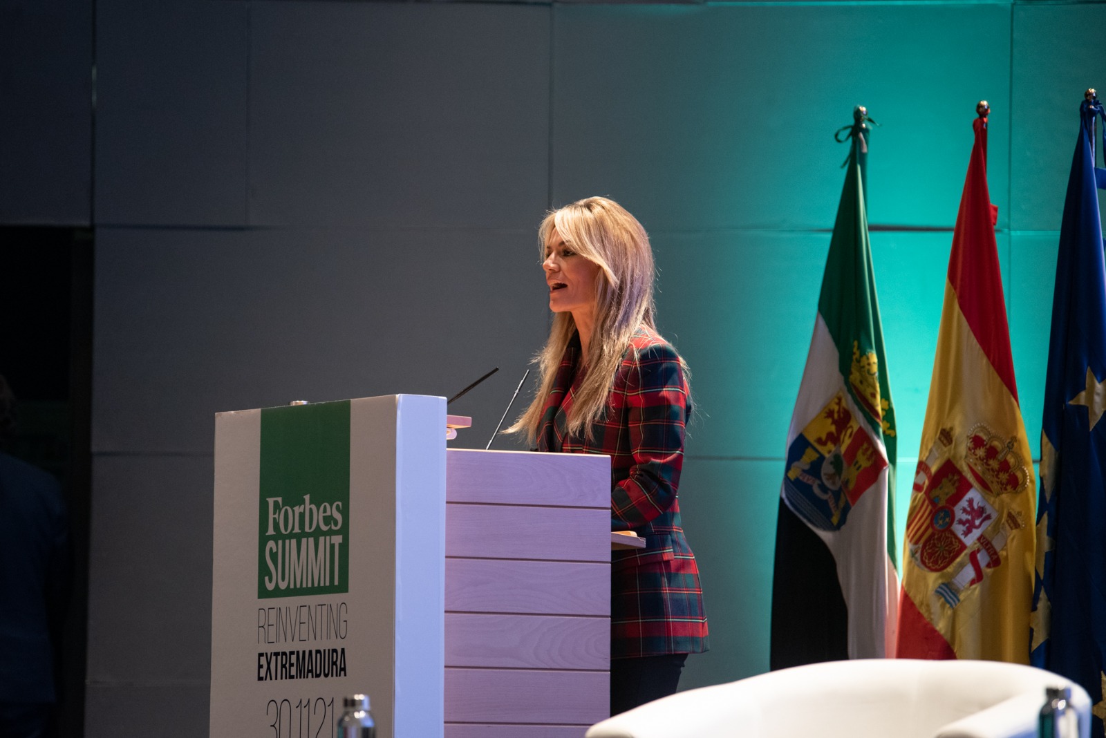 La periodista Rocío Delgado ha sido la conductora de la primera edición de FORBES Summit Reinventing Extremadura. (Foto: Andrés Rodríguez)