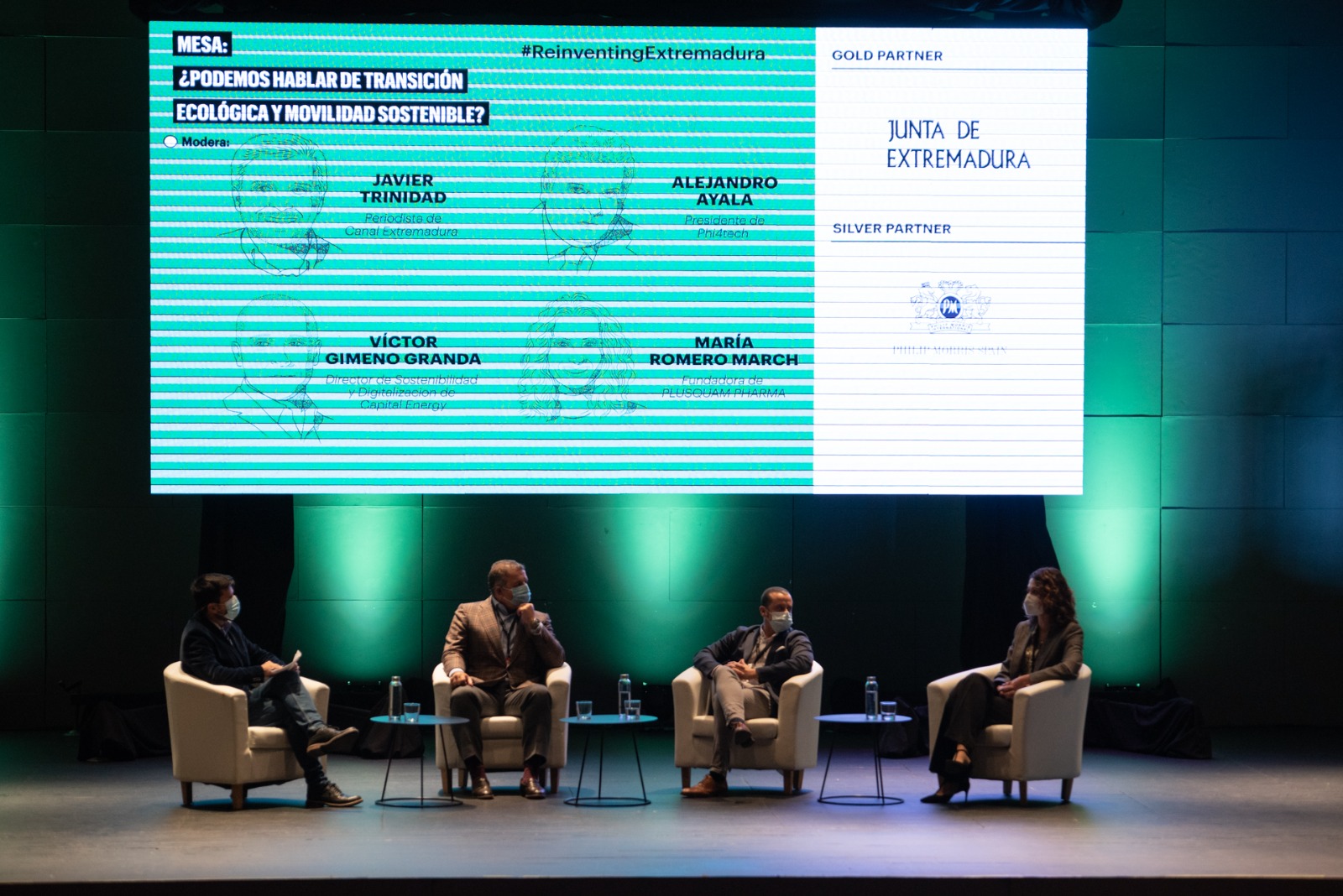 (De izq. a drch.) Javier Trinidad, periodista de Canal Extremadura; Alejandro Ayala, presidente de PHI4TECH; Víctor Gimeno Granda, director de Sostenibilidad y Digitalización de Capital Energy; y María Romero March, fundadora de Plusquam Pharma. (Foto: Andrés Rodríguez)