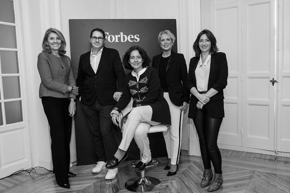 (De izq. a drch.) Begoña Cristeto, socia responsable de Automoción, Industria y Química en KPMG; César Tello, director general de ADigital; Cristina Rivas, Chief Technology Officer de Securitas Direct; Carme Artigas, Secretaria de Estado de Digitalización y de Inteligencia Artificial; e Idoia Sota, subdirectora de FORBES. (Foto: Luis Camacho)