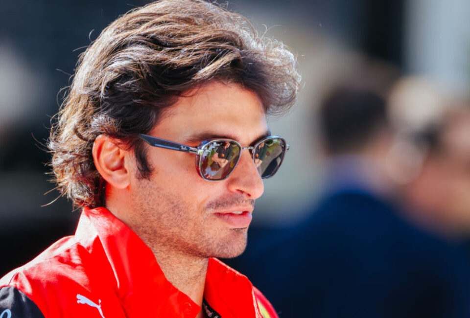 Carlos Sainz renueva con Ferrari