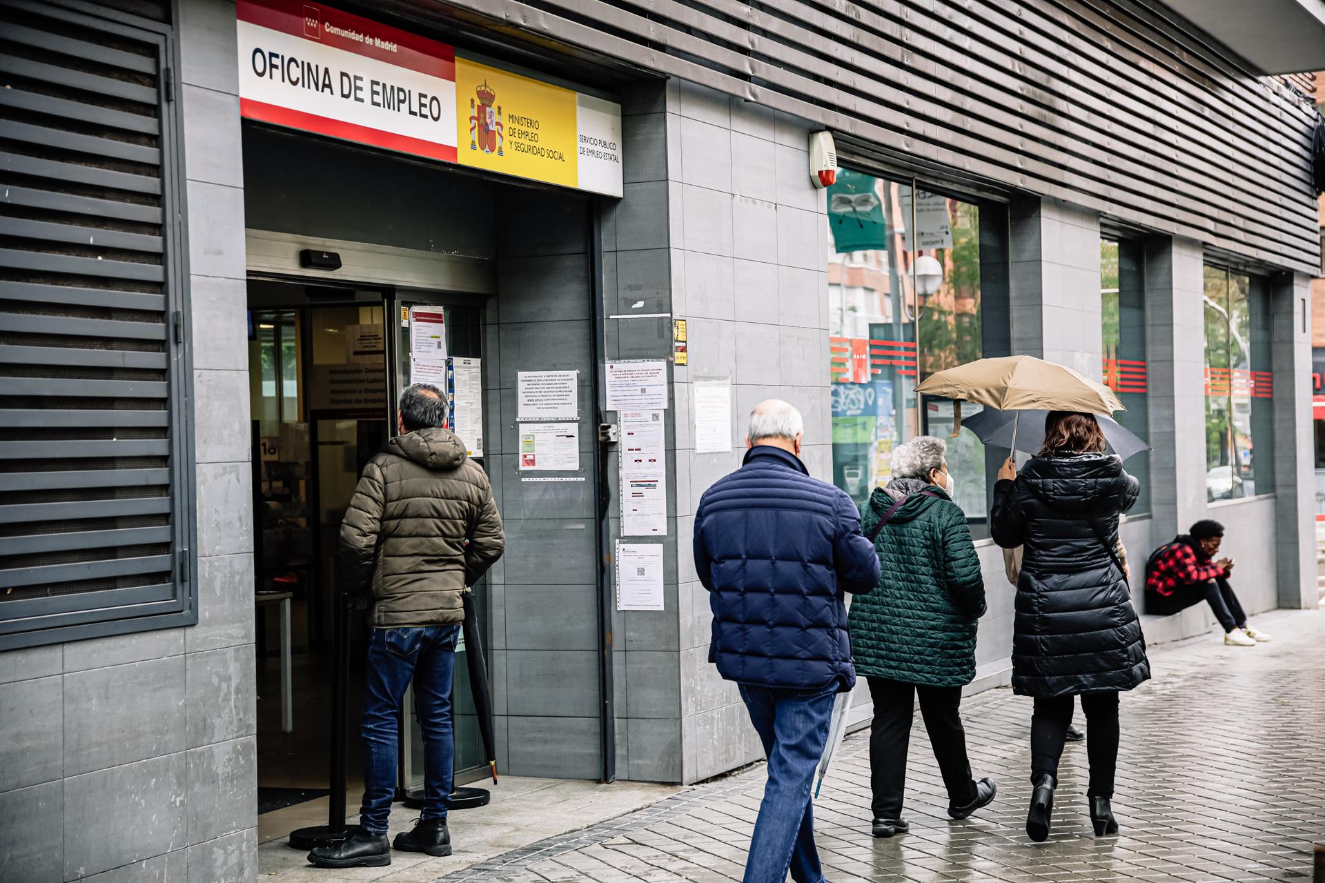 La cifra | El paro baja en 86.260 personas en abril y los contratos fijos se cuadruplican