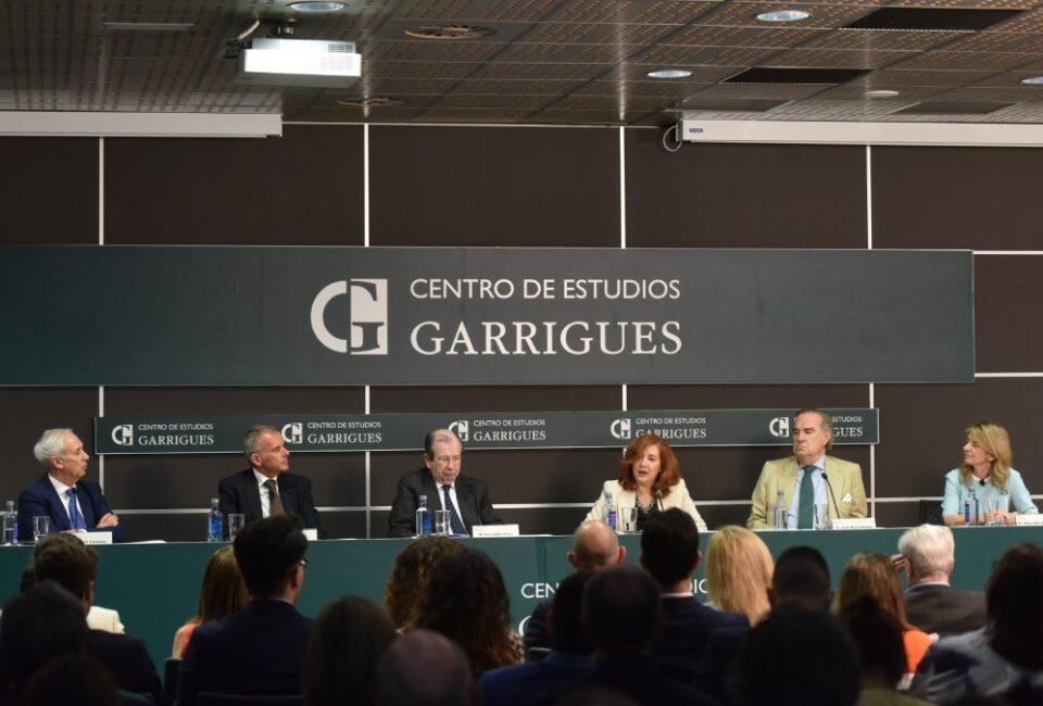 El Centro de Estudios Garrigues entrega los diplomas del Premio Jóvenes Juristas