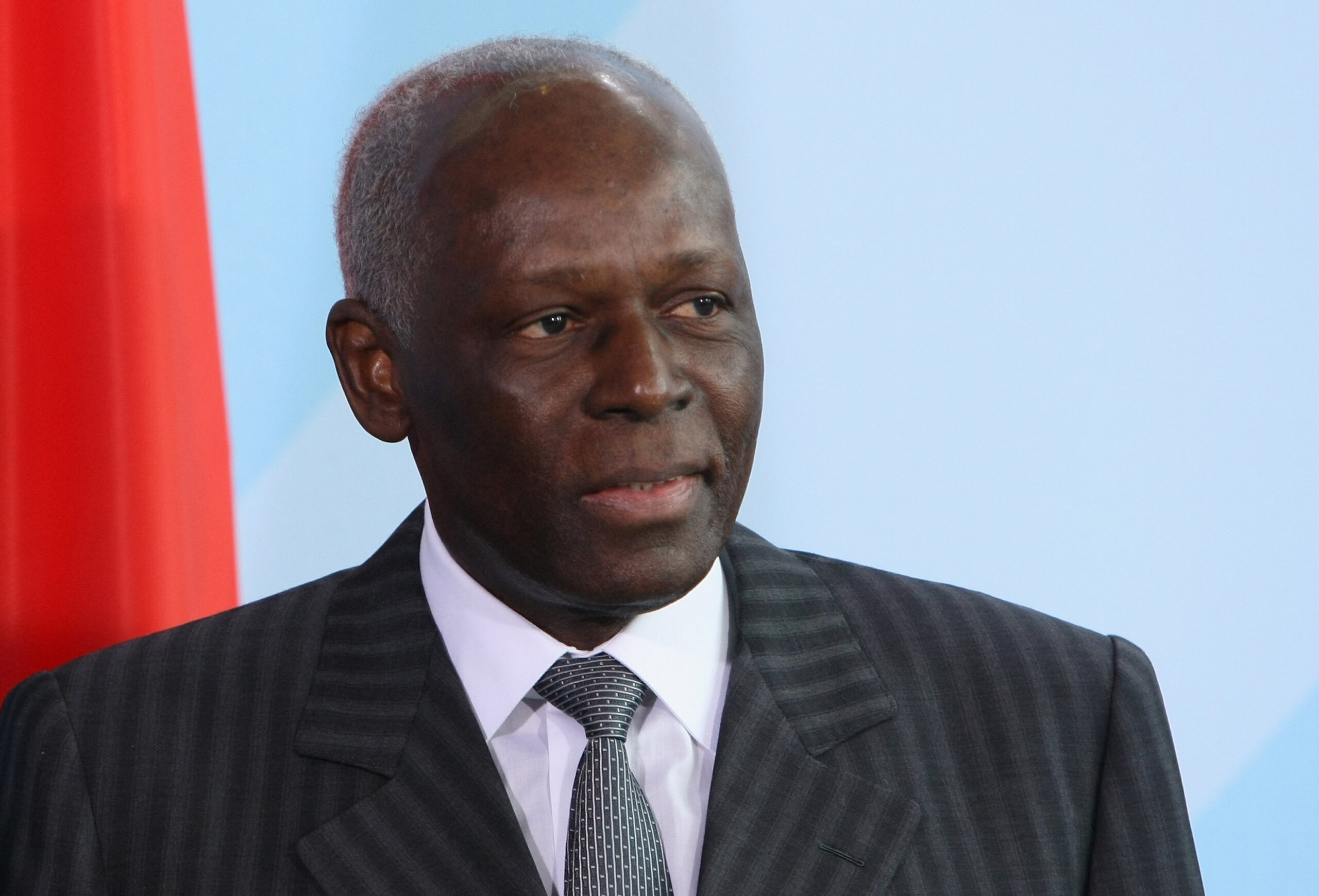 Fallece el expresidente de Angola José Eduardo dos Santos, esta es su fortuna familiar