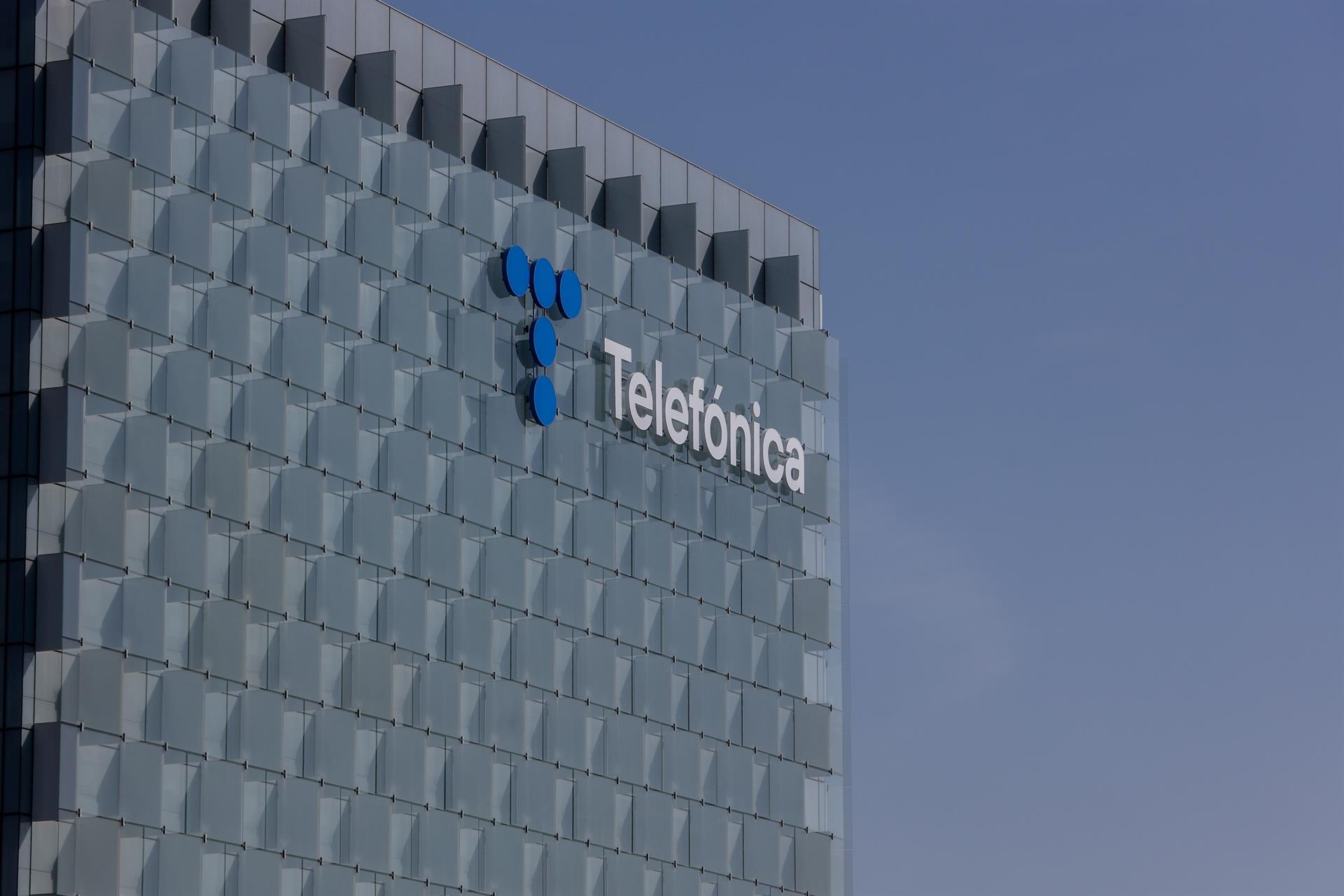 Telefónica vende el 45% de su fibra rural a Vauban y Predica por más de mil millones de euros