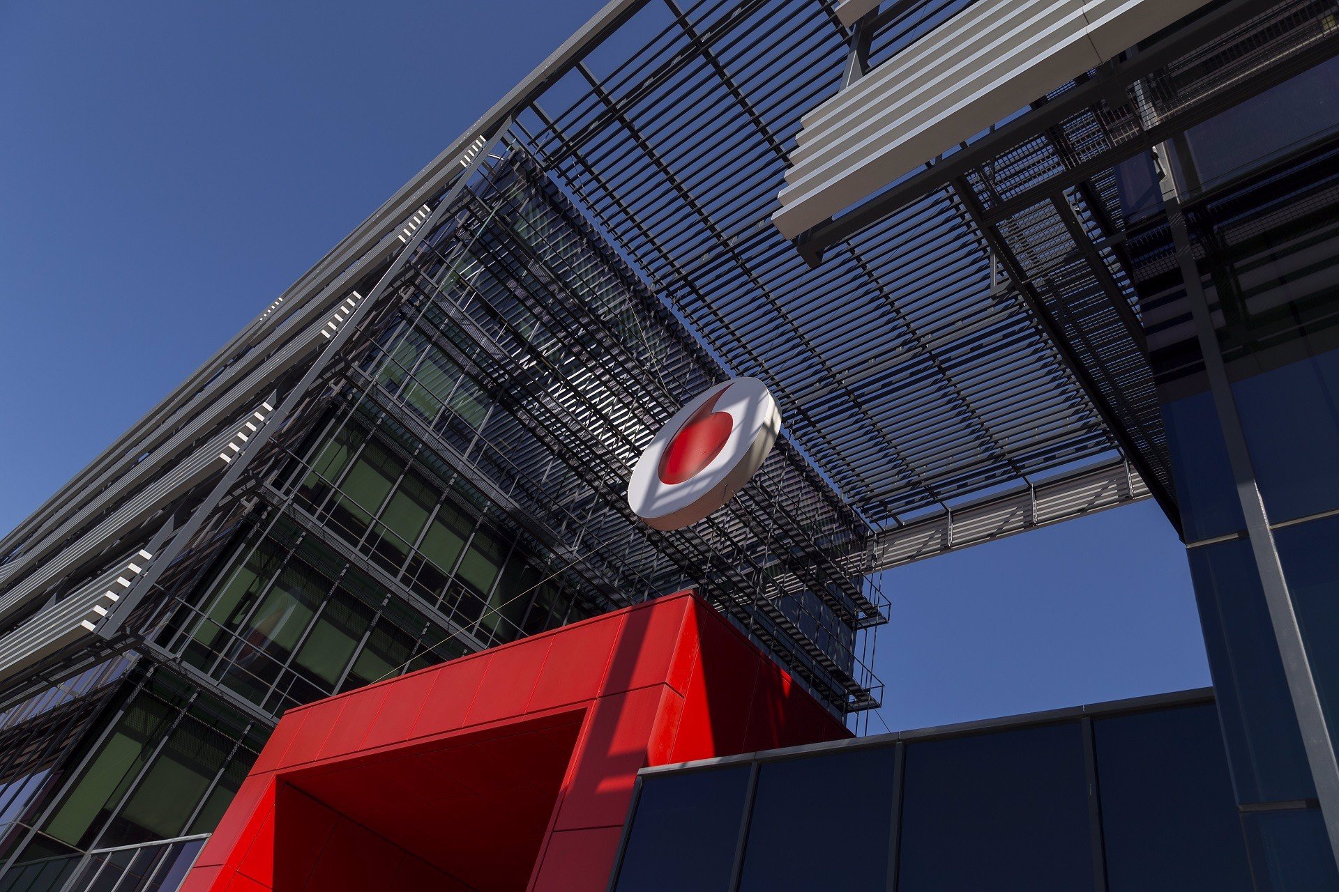 Vodafone vende su filial en Hungría a 4iG y al Estado húngaro por 1.759 millones de euros